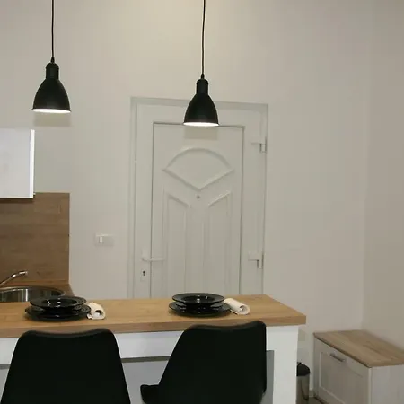 Stylish In Center Apartment Pula