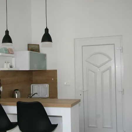 Stylish In Center Apartment