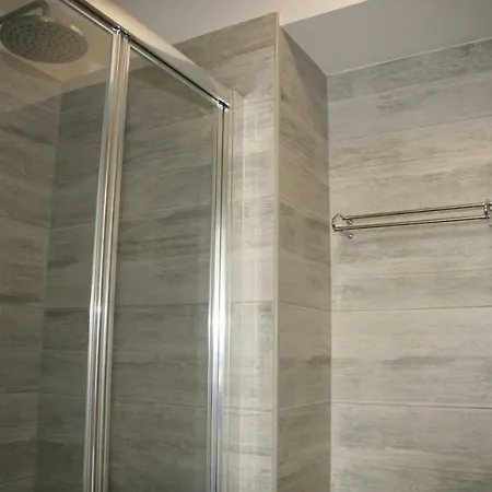 Stylish In Center Apartment *