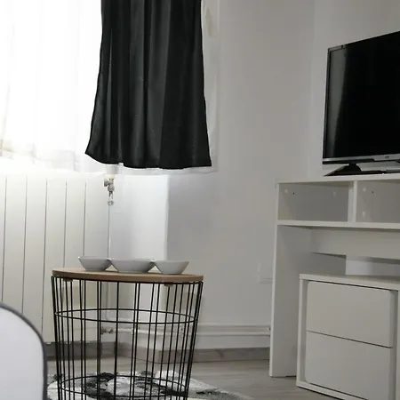 Stylish In Center Apartment