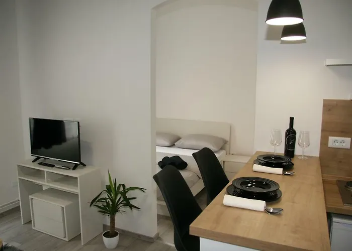 Stylish In Center 풀라