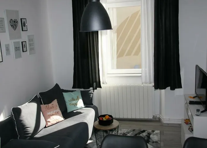 Stylish In Center 풀라