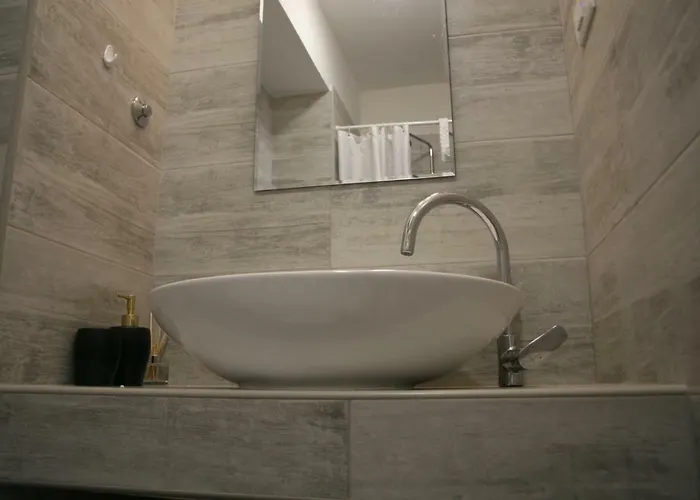 Stylish In Center 풀라